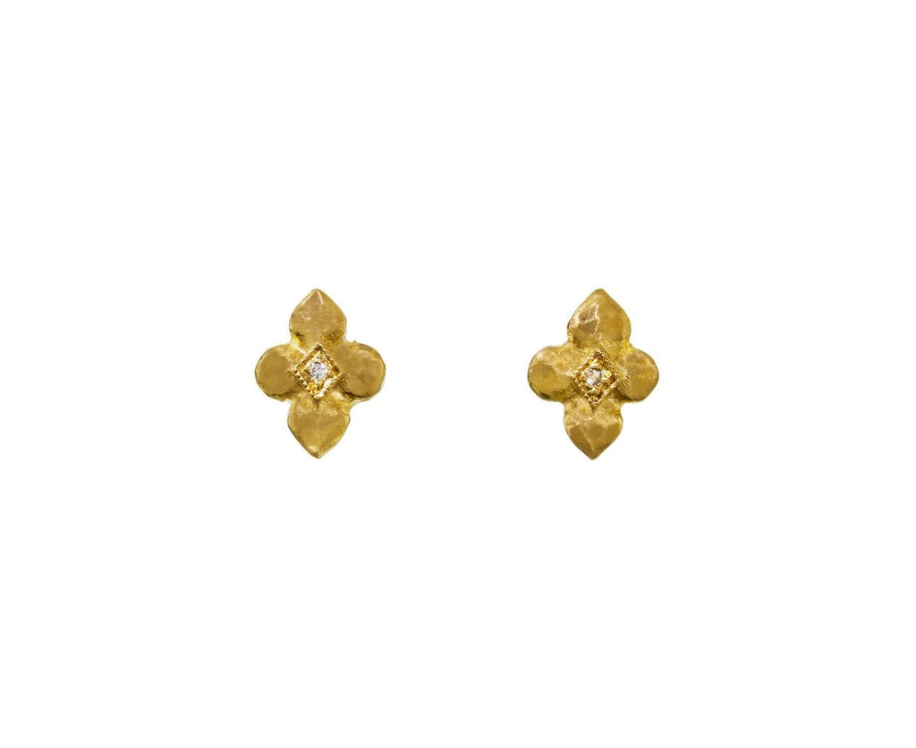 Tiny Star Post Earrings zoom 1