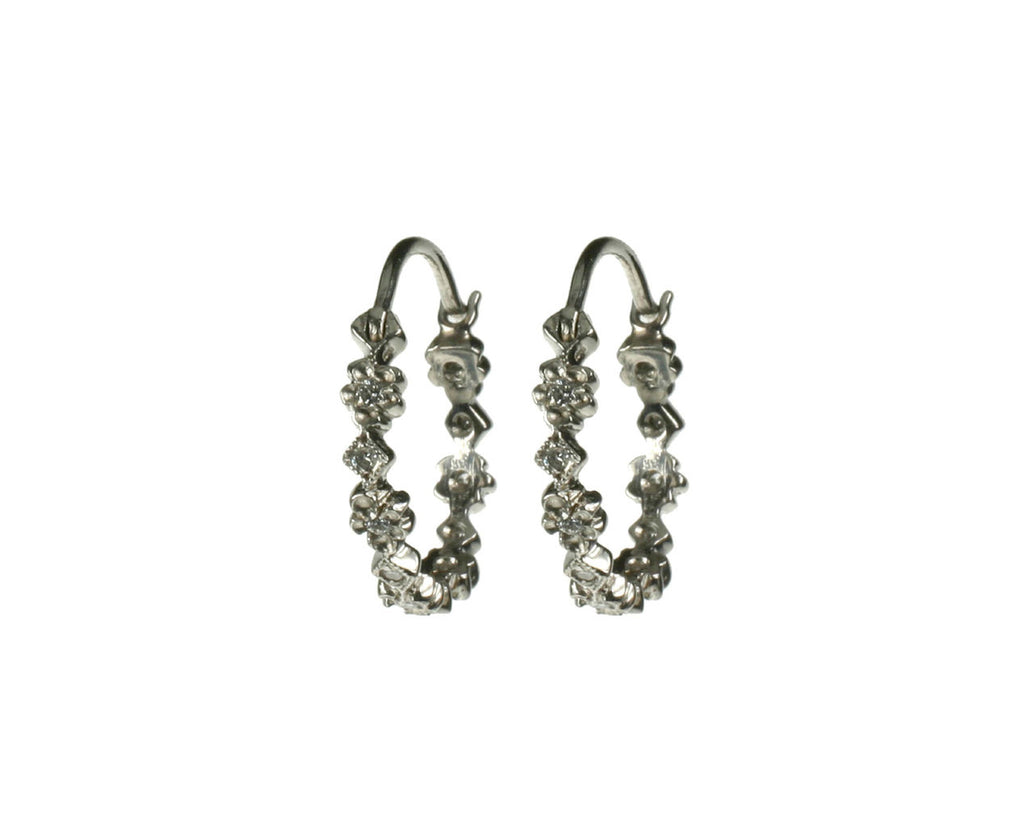 Scalloped Flower Hoop Earrings zoom 1