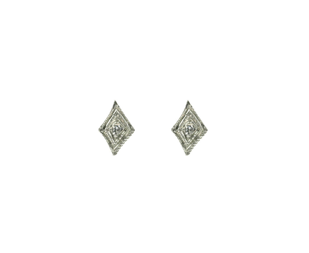 Teensy Diamond Posts zoom 1