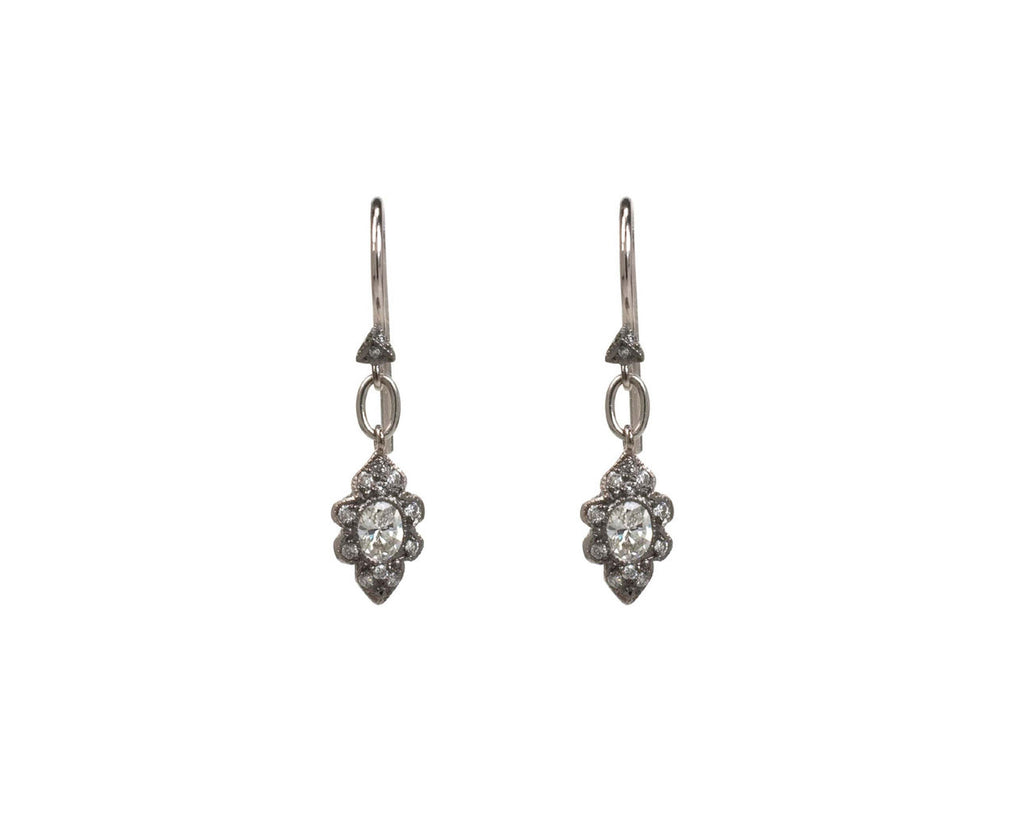 Oval Tiny Scallop Frame Earrings zoom 1