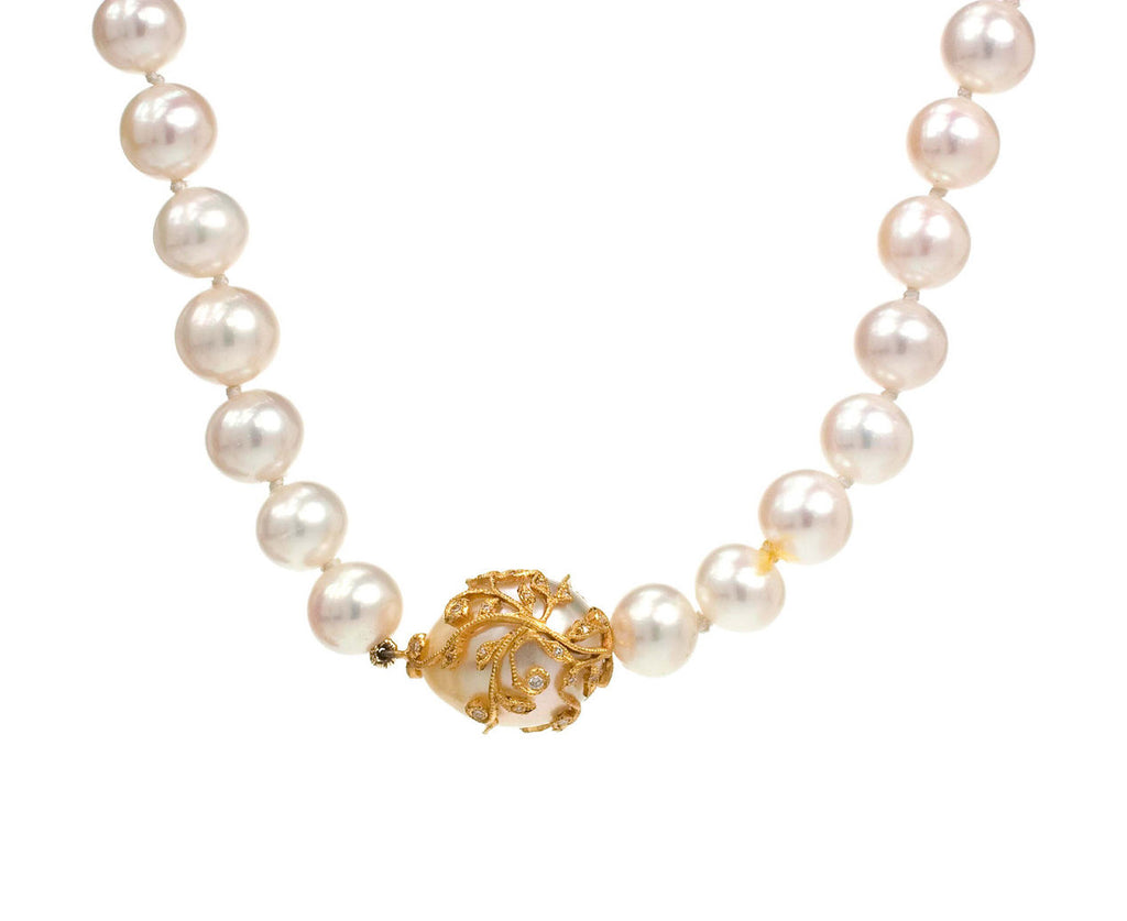 Extra-Long Pearl Strand Neckla zoom 1