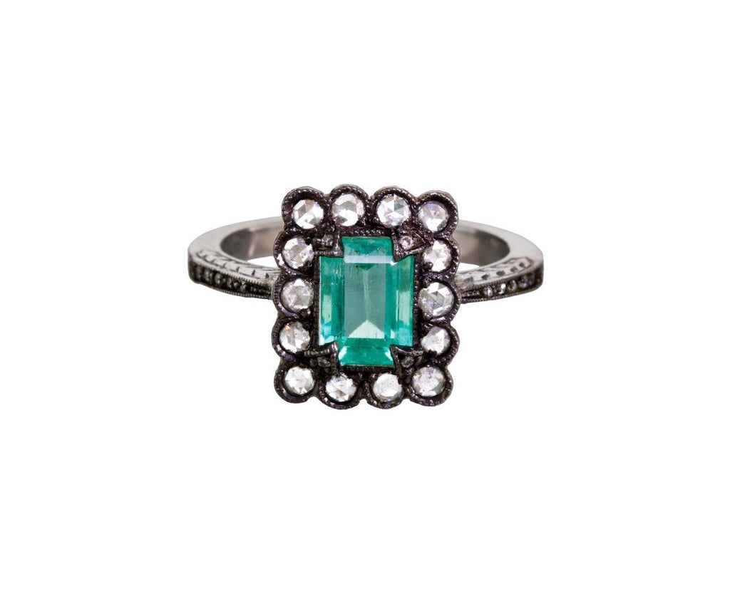Emerald Lace Edged Ring zoom 1