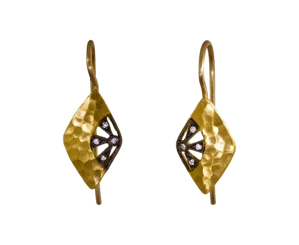 Cut-Out Flower Earrings zoom 1